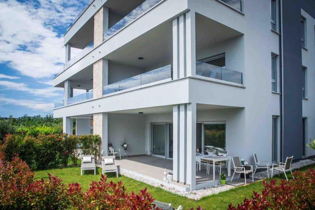 Apartment Capo D'Oro Rovigno Esterno foto
