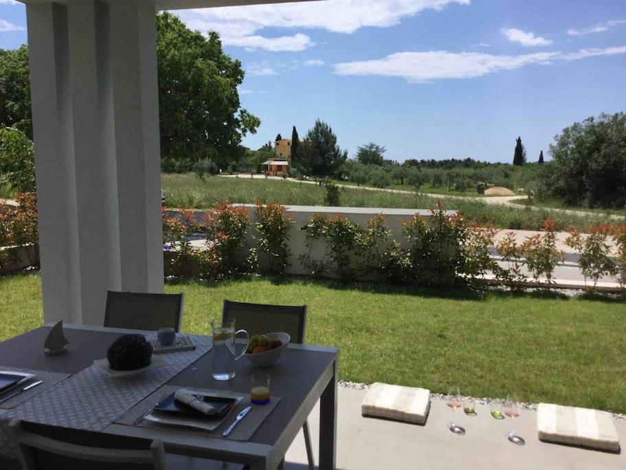 Apartment Capo D'Oro Rovigno Esterno foto