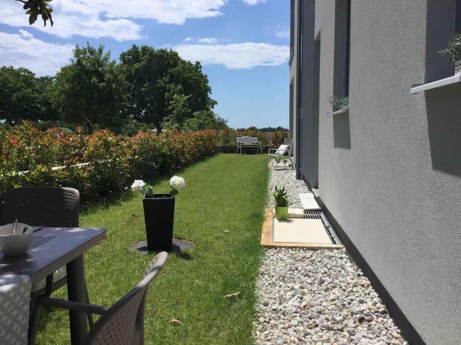 Apartment Capo D'Oro Rovigno Esterno foto